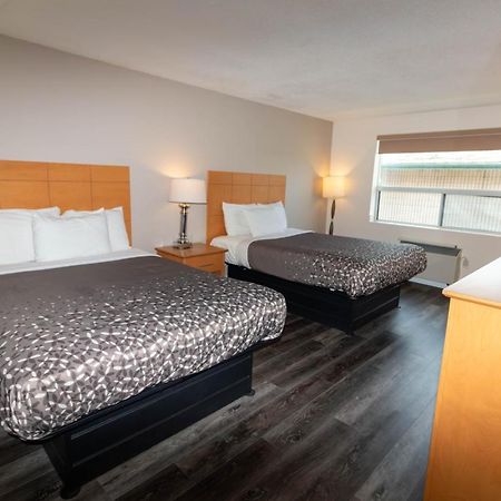 Borden Inn And Suites Angus Екстериор снимка