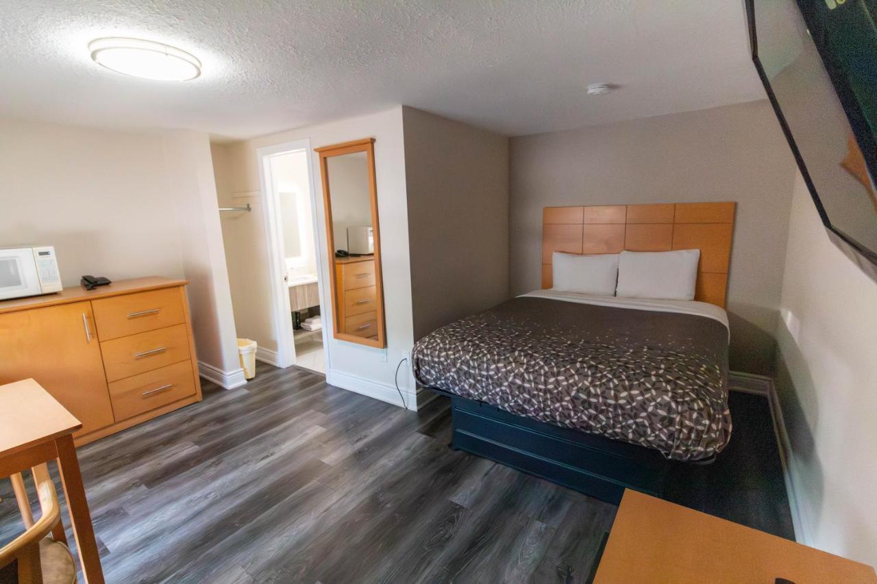 Borden Inn And Suites Angus Екстериор снимка