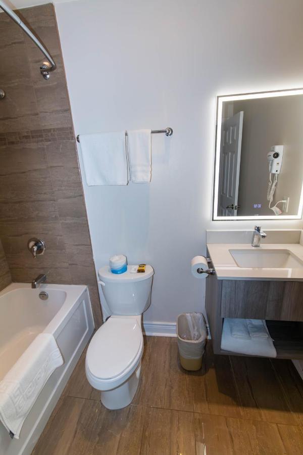 Borden Inn And Suites Angus Екстериор снимка