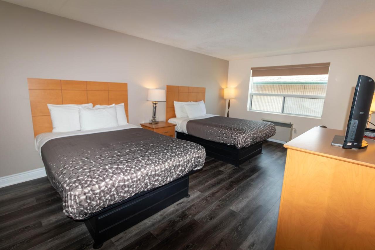 Borden Inn And Suites Angus Екстериор снимка