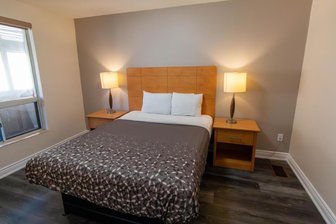 Borden Inn And Suites Angus Екстериор снимка