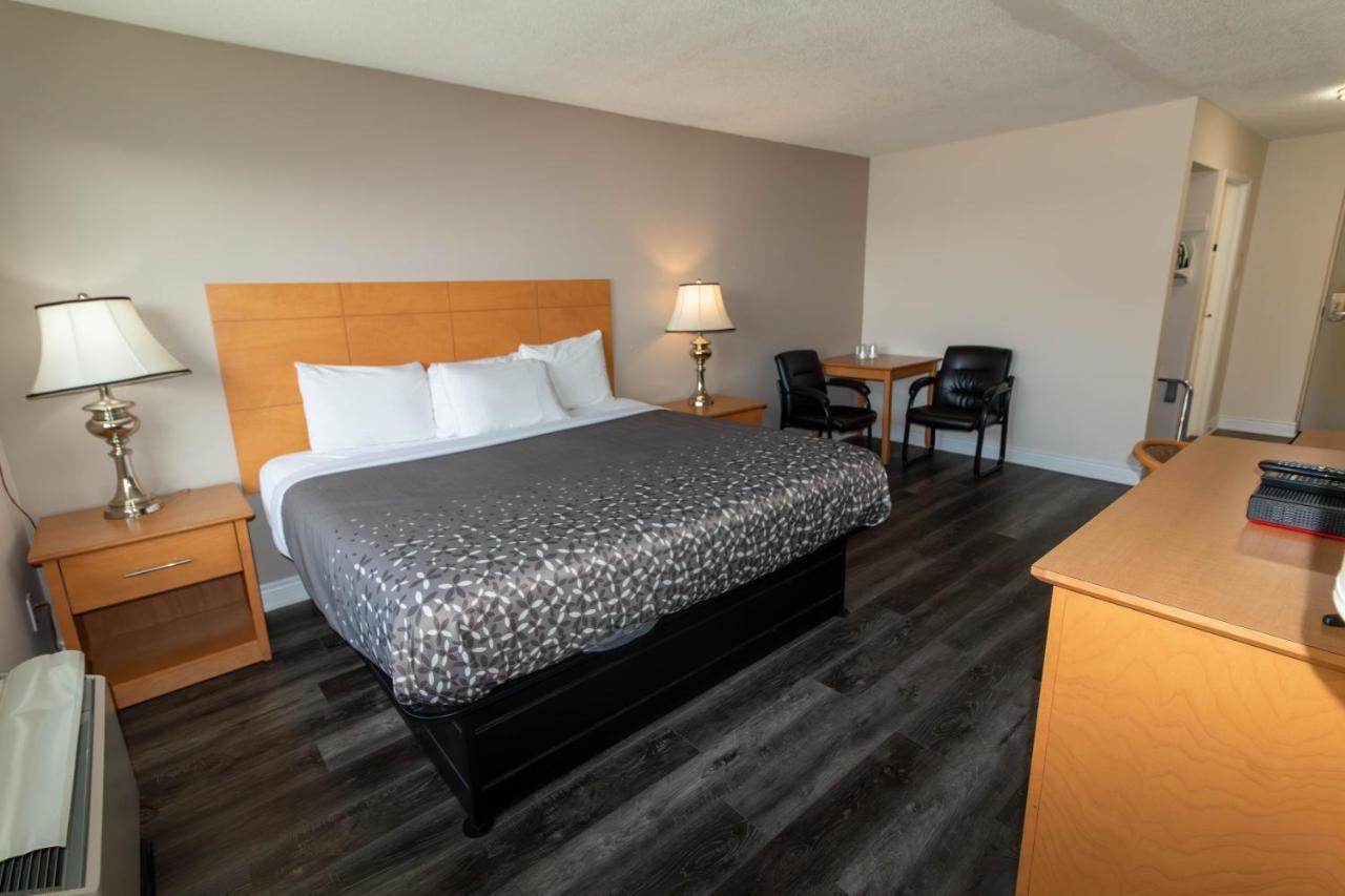 Borden Inn And Suites Angus Екстериор снимка