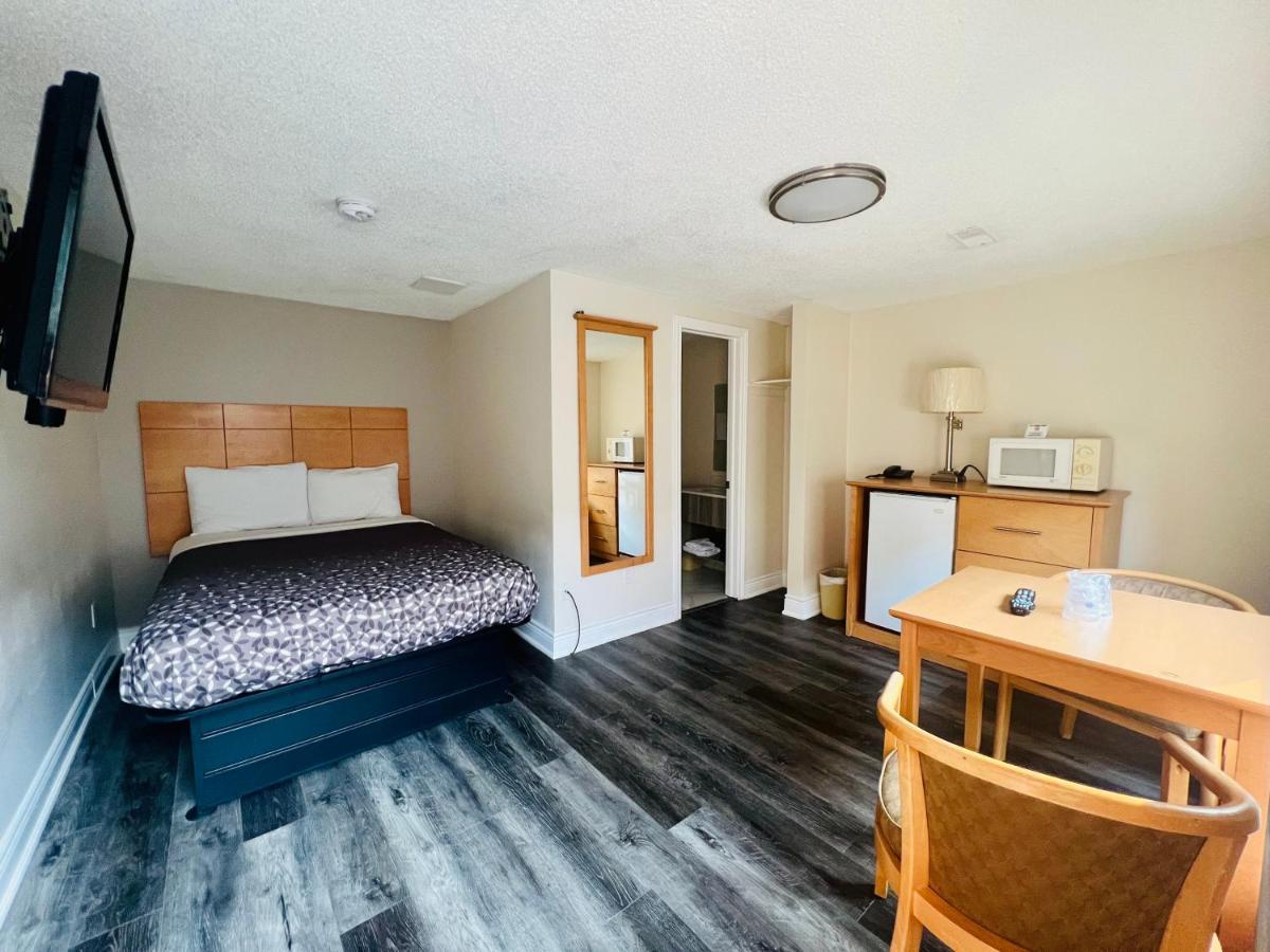 Borden Inn And Suites Angus Екстериор снимка
